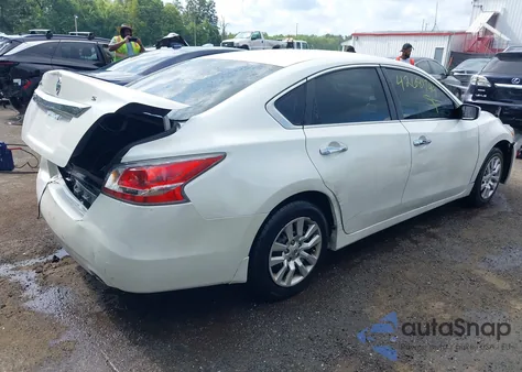 2015 Nissan Altima 2.5 S z USA, uszkodzony, nr VIN 1N4AL3AP9FC473868